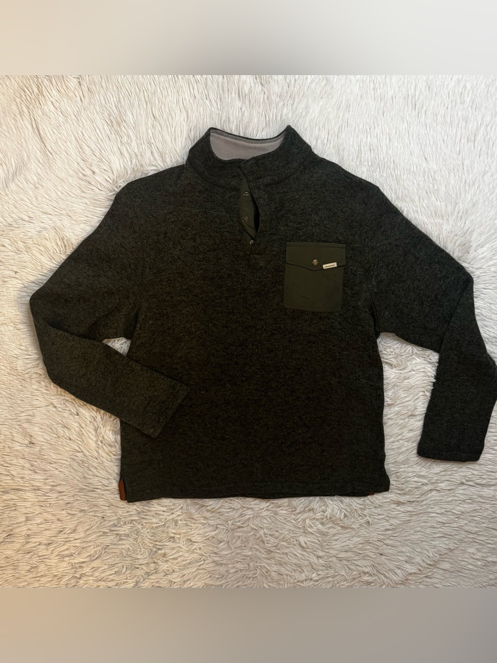 Woolrich Sweater Size Medium
Snap Neck green pullover shirt
